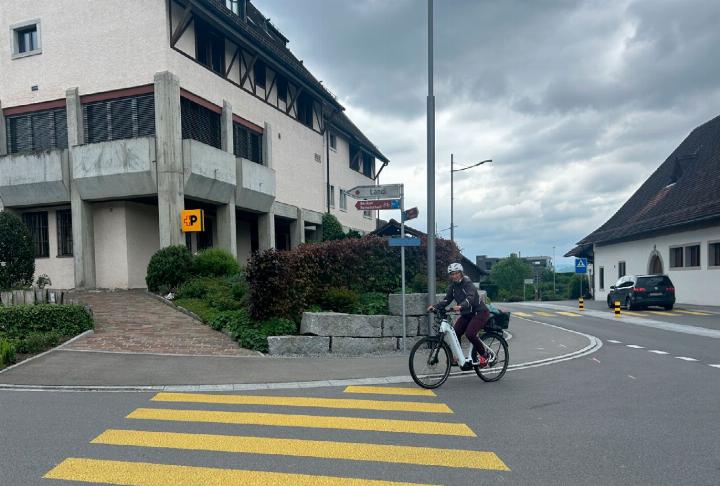Die Tage der Postfiliale in Oberrohrdorf (Foto) sind gezählt: Die Schalterfrequenzen nehmen ab, weil die Postkundinnen und Postkunden heute mobiler und digitaler unterwegs sind. Foto: hhs