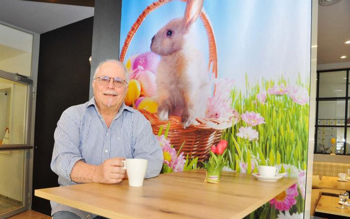 Ehrendirigent Markus Jud erzählt im Café Alexanders aus seinem bewegten musikalischen Leben. Foto: ml