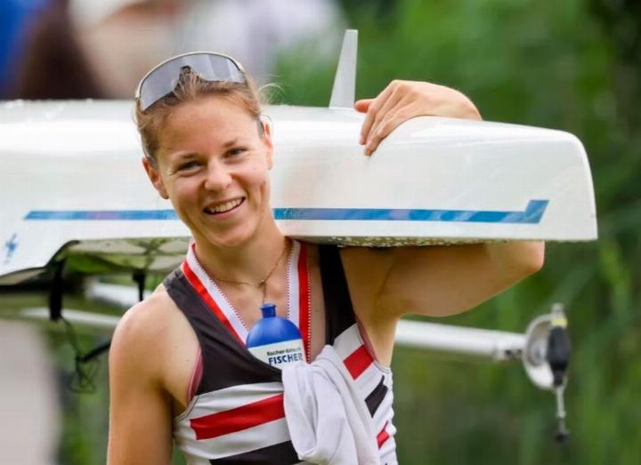 Olivia Nacht aus Mägenwil stemmt neben dem Leben als Spitzensportlerin ein Hochschulstudium. Foto: zVg