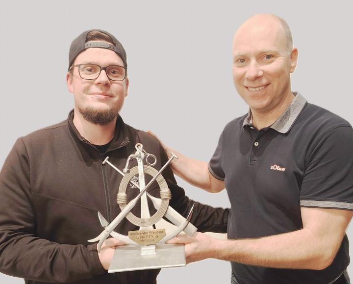 Stefan Höhn (rechts) übergibt das Präsidium an Marco Wertli.