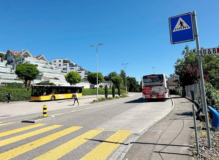Trottoirs an den Bushaltestellen Künterstrasse werden umgebaut. Foto: dg