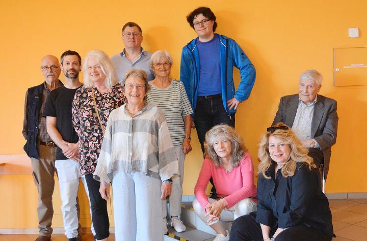 Sie sind Teil des Referendumskomitees: Remigius End, Clemens Meier, Helene Ibañez, Majù Zimmermann, Michael Koller, Gertrud Gehrig, Oliver Schäppi, Jacqueline Weixler, Nadya Tiraboschi und Bernhard Meier (v. l.). Foto: rw