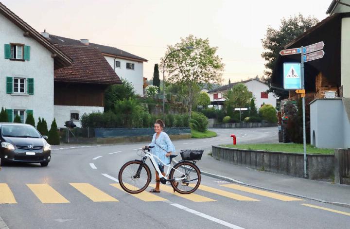 Amanda Miotti, Mitglied des Elternrats, wirbt für den Lotsendienst. Foto: dg