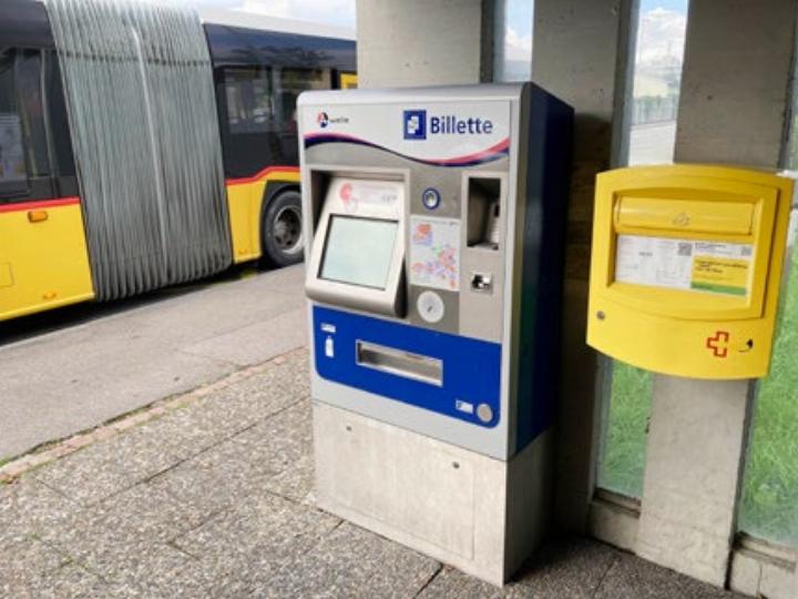 Der Billettautomat bei der Busstation «Gemeindehaus». Foto: mbe