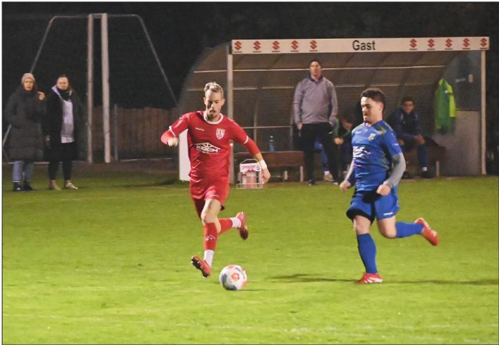 Livio Rey (links) konnte mit seinem Treffer den Anschluss halten. Foto: sl Livio Rey (links) konnte mit seinem Treffer den Anschluss halten. Foto: sl