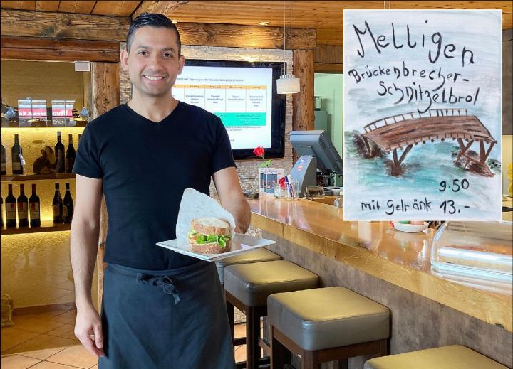 Musa Akaras vom Restaurant Scharf Eck mit seinem neuen «Brückenbrecher Schnitzelbrot» Fotos: ml