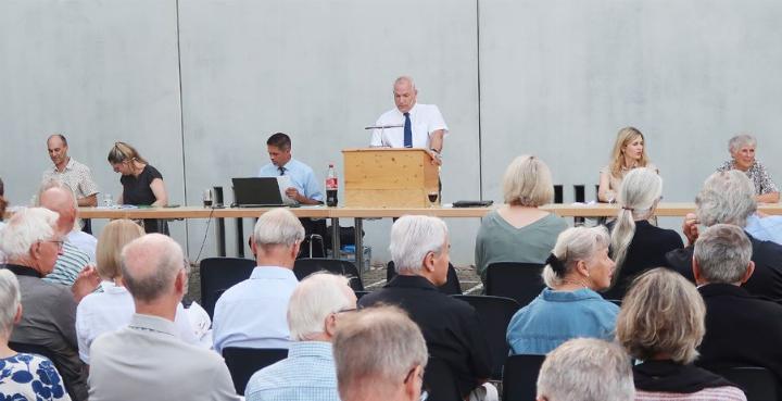 Der Gemeinderat Oberrohrdorf (Bild von der Gemeindeversammlung im Juni) hält an seiner Haltung fest und will keinen «Tempo-30-Flickenteppich».