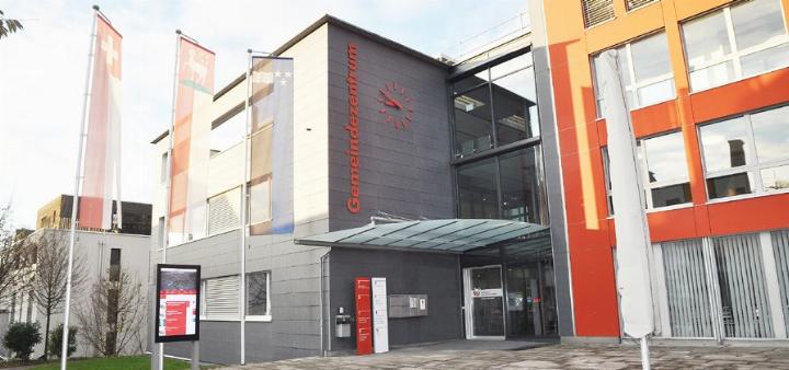 Freude im Gemeindehaus Niederrohrdorf: Die Jahresrechnung der Einwohnergemeinde fürs Jahr 2025 schliesst positiv ab. Foto: ml