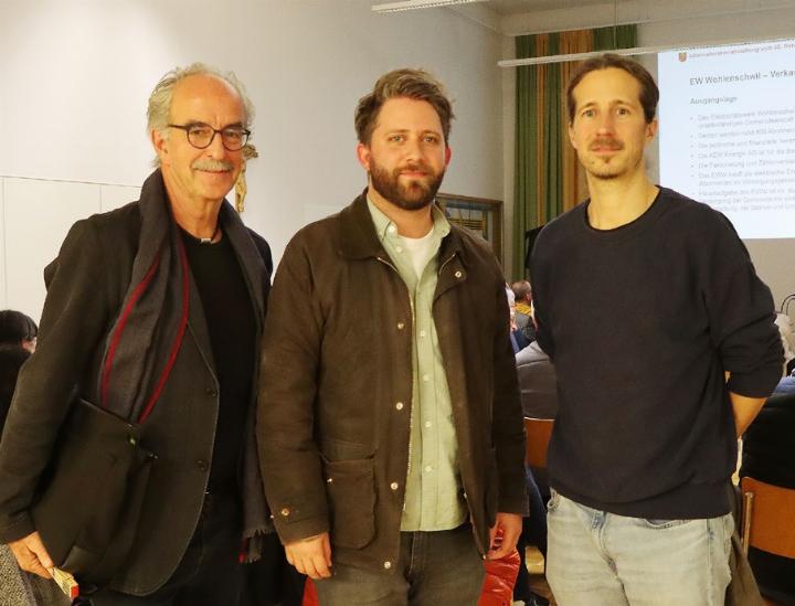 Daniel Zehnder (l.) mit den Architekten des Siegerprojekts, Rafael Zulauf (Mitte) und Emanuel Moser (r.), an der Infoveranstaltung. Foto: dg Daniel Zehnder (l.) mit den Architekten des Siegerprojekts, Rafael Zulauf (Mitte) und Emanuel Moser (r.), an der Infoveranstaltung. Foto: dg