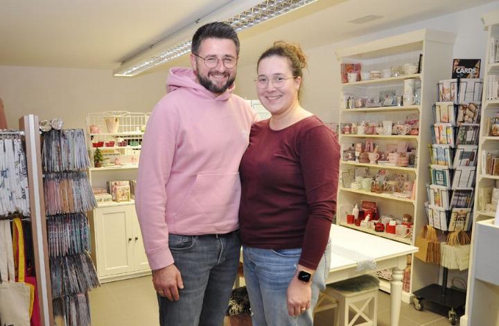 Mariana und Vlademir Vidic in ihrem Geschenke- und Dekoladen. Foto: ml