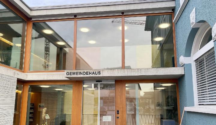 Frust im Gemeindehaus: Der neue Bauverwalter ist, kaum angekommen, wieder gegangen. Die Suche nach gutem Fachpersonal ist schwierig. Foto: mbe