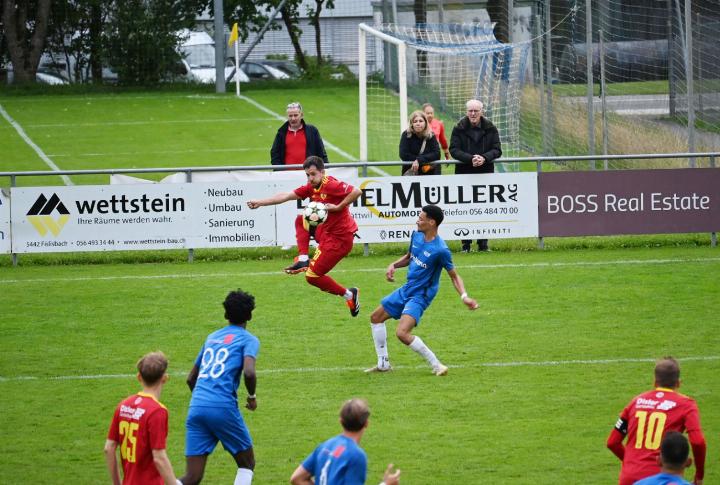 In einem in der zweiten Halbzeit von vielen Rutschpartien geprägten Match konnte sich Mellingen durchsetzen. Foto: sl