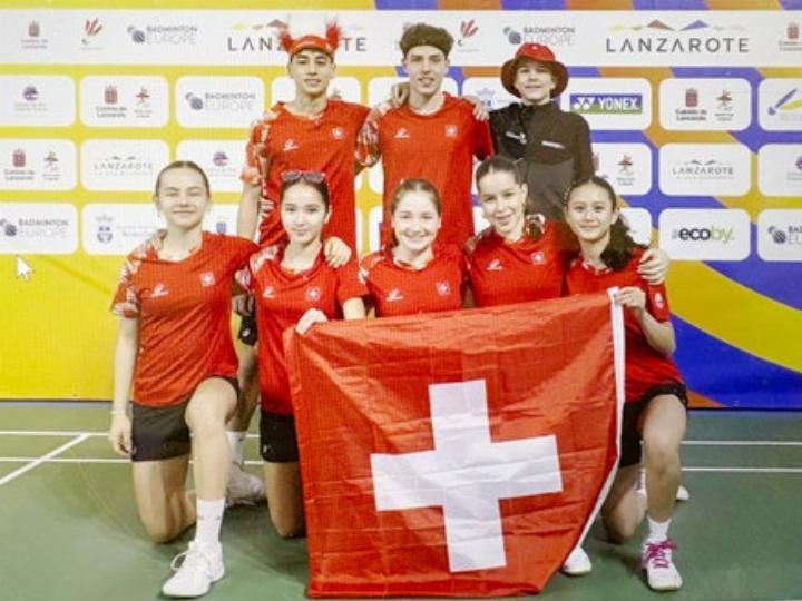 Ainara Putri (vorne rechts) war mit dem U17-Nationalkader an der EM in Arrecife. Foto: Swiss Badminton