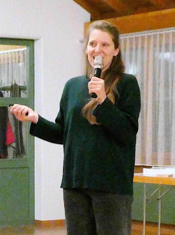 Umweltfachfrau und Klimaberaterin Isabelle Glanzmann vom Naturama Aargau bei ihrem Referat. Foto: zVg