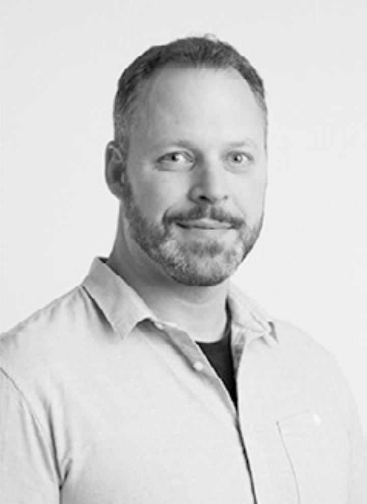 Thomas Notter lebt mit seiner Familie in Tägerig. Der Dipl. Betriebswirtschafter HF arbeitet als Bereichsleiter. Politisch engagiert er sich als Vorstandsmitglied bei der SVP Tägerig und seine Freizeit verbringt er als Funktionär auf dem Schwingplatz.