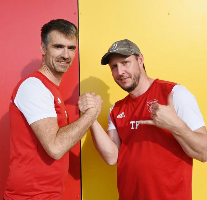 Thomas Aegerter und Philipp Oppenländer, Trainer FC Mellingen: «Unser grösster Wunsch ist, dass alle Spieler gesund bleiben und wir weniger Verletzungen haben. Ausserdem wünschen wir uns, dass wir als Team weiter zusammenwachsen. Und natürlich träumen wir davon, dass wir in der Rückrunde einige unvergessliche Momente erleben, die uns noch lange in Erinnerung bleiben, besonders im Hinblick auf das bevorstehende 70-jährige Bestehen des Vereins.»