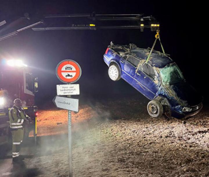 Totalschaden: Das Auto überschlug sich bei Birrhard. Foto: zVg