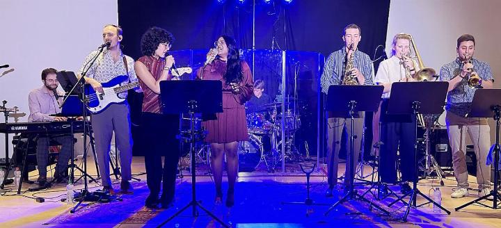Die junge Aarauer Band Macaloosa interpretierte Jazz- und Funk-Klassiker und begeisterte beim Sommernachtsfest in der Zähnteschüür. Fotos: hhs