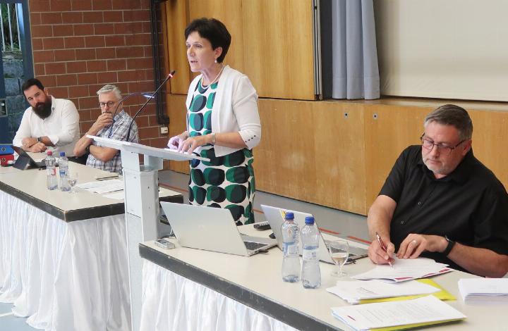 «Die Arbeitsbelastung im Amt hat stark zugenommen», erklärte Frau Gemeindeammann Vreni Sekinger. Links die Gemeinderäte Roman Wyler und Urs Herzog, rechts der Gemeindeschreiber Roland Mürset. Fotos: mbe