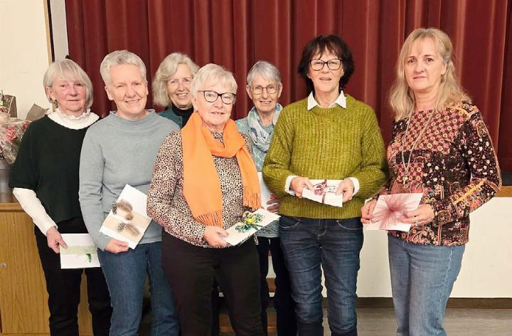 Für 30 Jahre Vereinstreue geehrt: Angela Etter, Ursula Fanchetti, Lucia Frei, Yvonne Graf, Uschi Leuenberger, Erika Steiger, Käthi Trombini (v. l.). Fotos: zVg