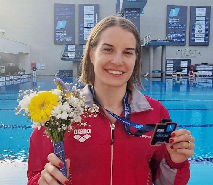 Selbstvertrauen für den nächsten Wettkampf: Nach Bronze vom 1-Meter-Brett startet Michelle Heimberg heute vom 3-Meter-Brett. Foto: Michael Barth
