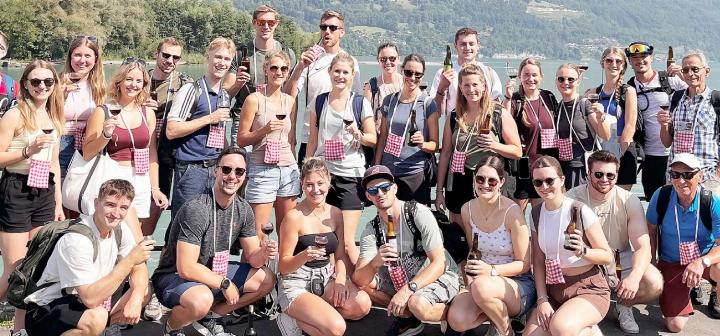 Die gut gelaunten Turnerinnen und Turner vom Rohrdorferberg am Thunersee. Foto: zVg