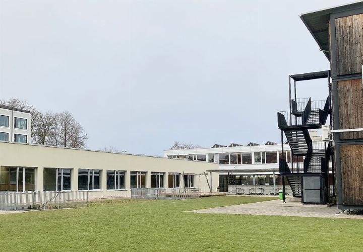 Das Primarschulhaus Niederrohrdorf soll erweitert werden. Nun steht fest, wer die Projekte dafür ausarbeiten darf. Foto: ml