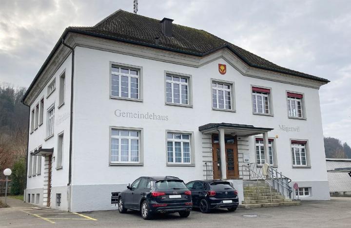Derzeit wird im Gemeindehaus Mägenwil über die definitiven Gehälter für das Gemeindepersonal im Jahr 2026 entschieden. Foto: ml