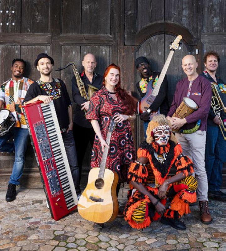 Die multinationale Band Bouye gibt ein Konzert in der Zähnteschüür in Oberrohrdorf. Foto: zVg