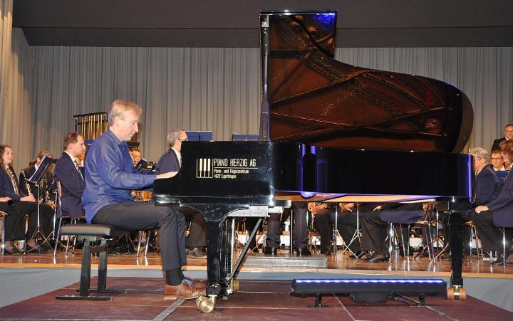 Bei der «Rhapsody in Blue» übernahm der preisgekrönte Pianist Paweł Mazurkiewicz den Solopart. Fotos: ml
