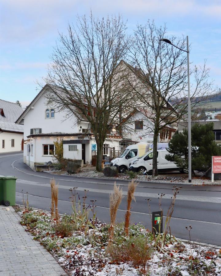 Im November 2023 demolierten Frauen auf dem Parkplatz beim Restaurant Bänkli (Foto) in Oberrohrdorf ein Auto. Vier Polizeipatrouillen rückten aus, die eine schwierige Situation zu meistern hatten. Foto: Archiv/dg