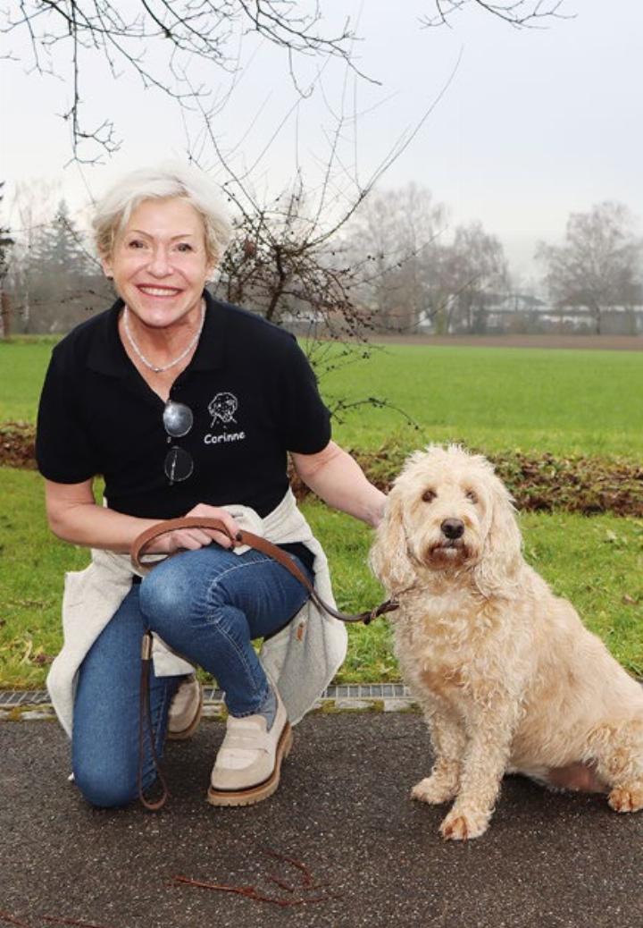 Corinne Gisler besucht mit ihrer Hündin Ella Bewohnende des Alterszentrums Im Grüt. Foto: dg Corinne Gisler besucht mit ihrer Hündin Ella Bewohnende des Alterszentrums Im Grüt. Foto: dg