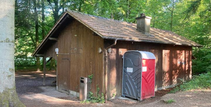 Die Waldhütte von Nesselnbach ist sanierungsbedürftig. Foto: mbe