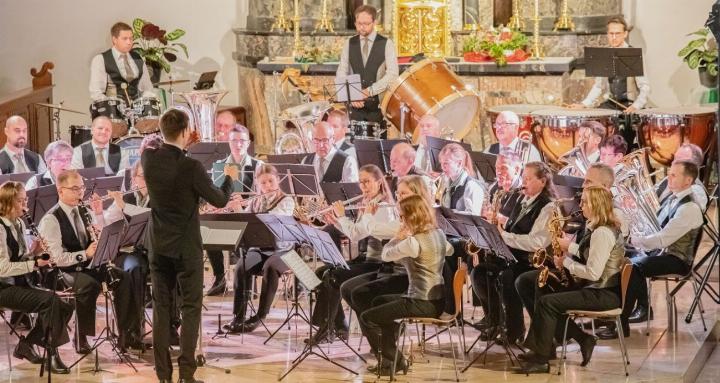 Die Harmoniemusik Rohrdorf spielte in der St.-Martinskirche Oberrohrdorf. Foto: Sven Markesch Dätwyler
