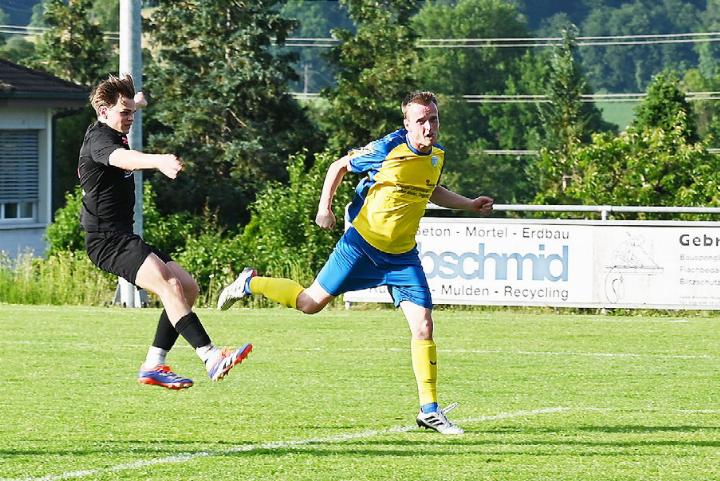 Der erste Streich: Rafael Annen (r.) köpft in der 61. Minute zum 1:0.