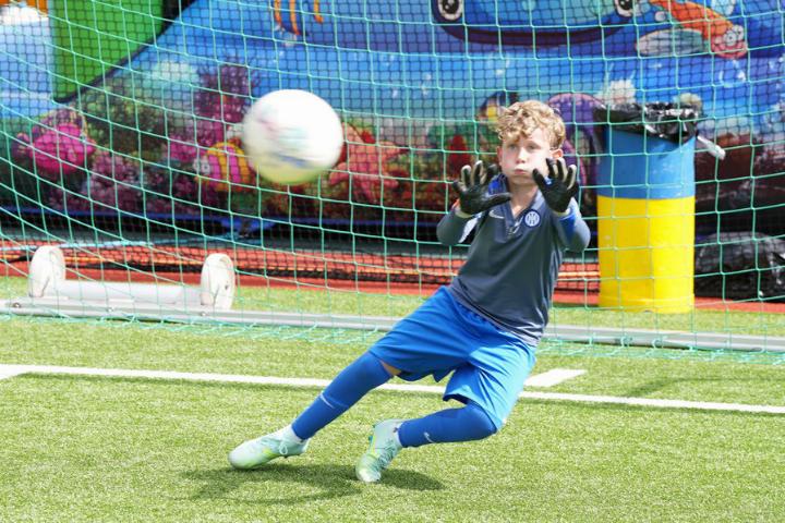 Der Torhüter der B-Junioren trainierte die Nachwuchs-Goalies. Fotos: zVg