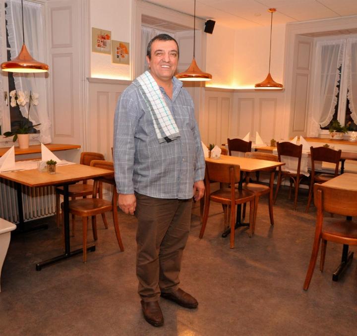 Senol Alptekin ist der neue Wirt der «Krone» und freut sich schon auf seine Gäste, denen er italienische und schweizerische Küche kredenzt. Foto: ml