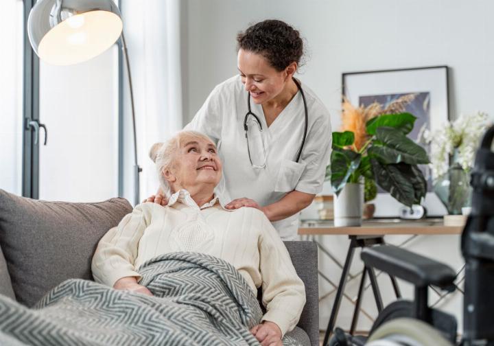Die Gesundheitskosten explodieren. Kostentreiber sind dabei jene Fälle, die auf regelmässige und intensive Pflege durch die Spitex angewiesen sind. Symbolfoto: Istock