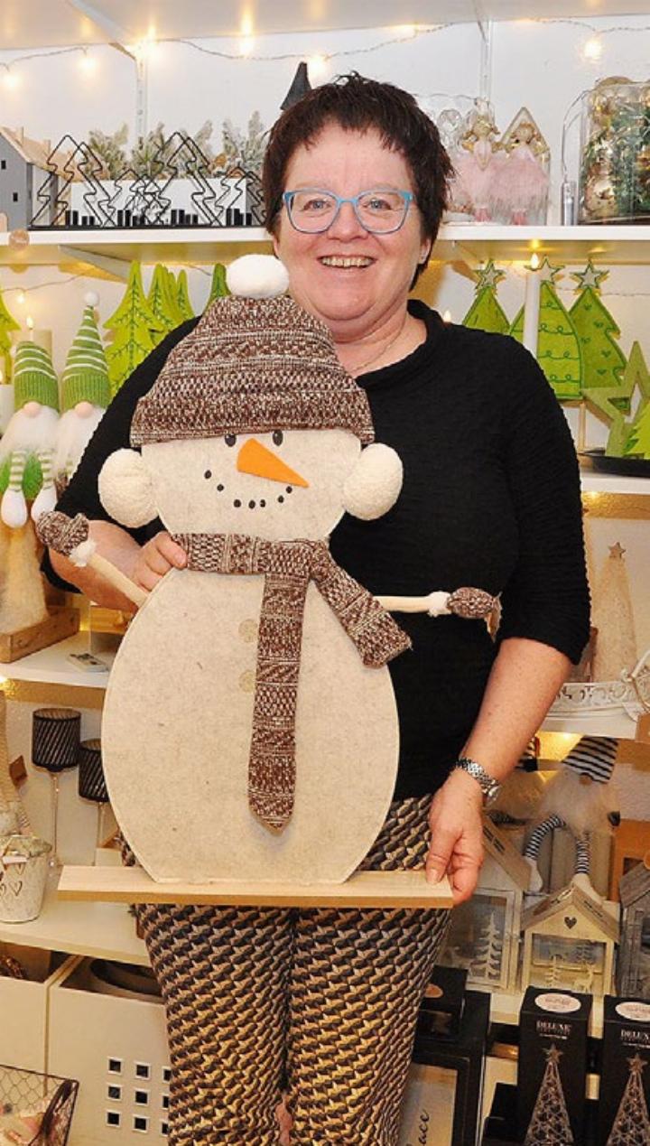 Esther Schoch in ihrem Bijou, dem «s’Träumli», in Fislisbach. Foto: ml