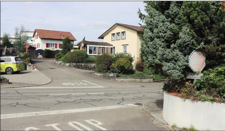 Gartenweg (vorne) und Rosenweg haben Sanierungsbedarf. Foto: dg