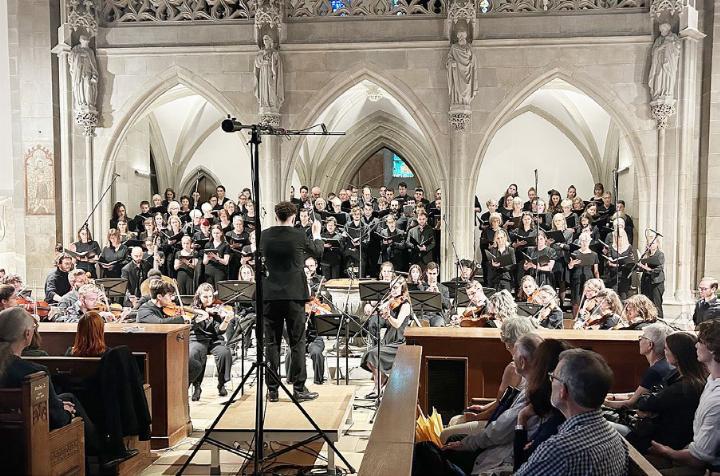 Der Mellinger Johanneschor singt am 9. Juni 2024 beim Masterkonzert von Francisco Santos im Zürcher Fraumünster. Foto: hhs, Archiv