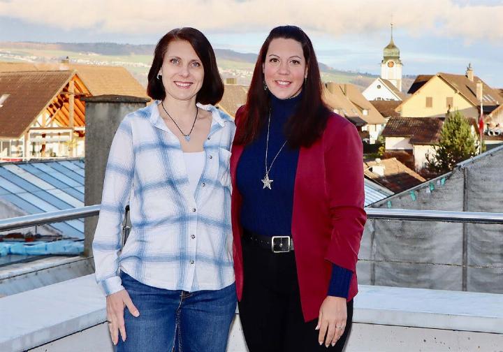 Natascha Frei und Angela Mandato (v. l.) geründeten den Verein «Gemeinsam statt einsam Reusstal». Auch unter dem Jahr finden künftig Treffen statt. Fotos: dg/zVg