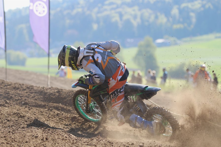 Sam Mettler fuhr im Staub von Ichertswil auf Rang 2. Foto: zVg