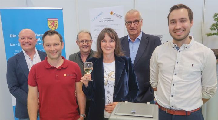Besoldungsfrage: Der Mellinger Stadtrat (Bild vom Wahltag im September 2025 mit Stadtschreiber Gregor Glaus) legt die Vorlage in eigener Sache der Gemeindeversammlung zur Genehmigung vor. Bild: Archiv/mbe