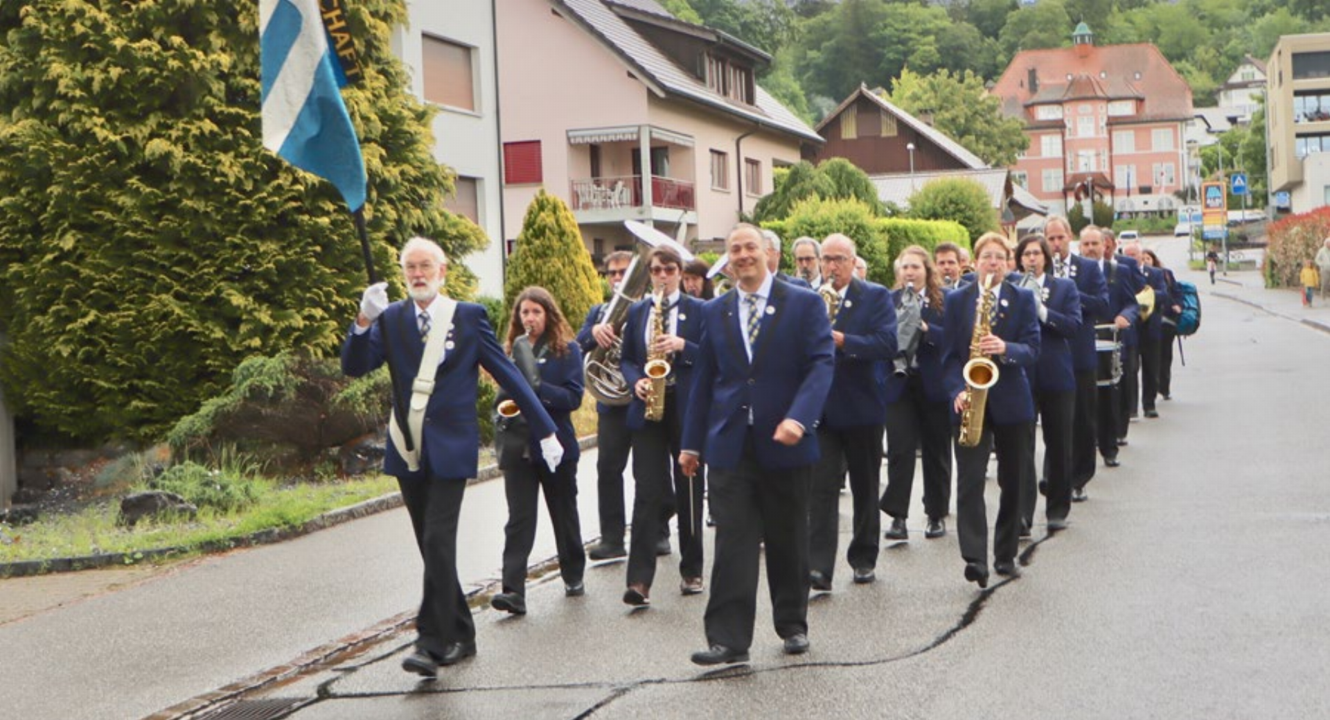 Sie brachten die Musik zurück ins Dorf - Das Bild wird blockiert. – Möglicherweise durch einen aktiven Adblocker.