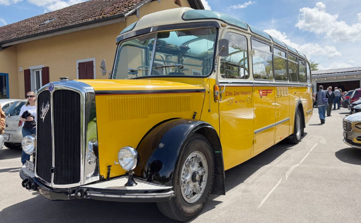 Ein Saurer Oldtimer-Postauto von 1962 mit acht Gängen war eine der Attraktionen des Museumstages und bot einen Shuttle-Service. Fotos: isp