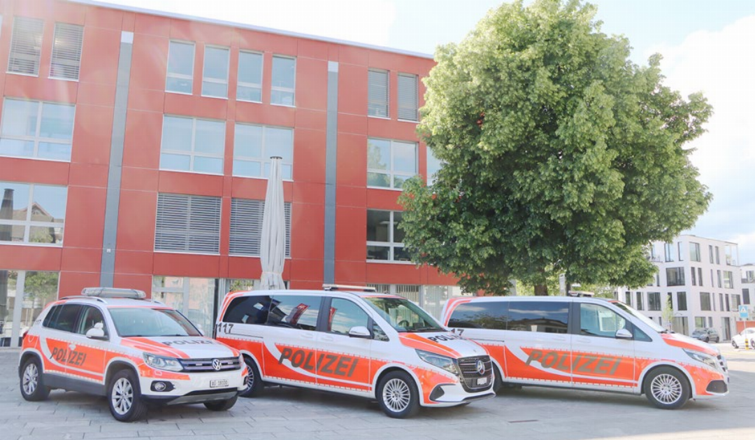 Die Repol ist neu mit orangen statt blau-gelben Fahrzeugen unterwegs. Fotos: zVg Die Repol ist neu mit orangen statt blau-gelben Fahrzeugen unterwegs. Fotos: zVg