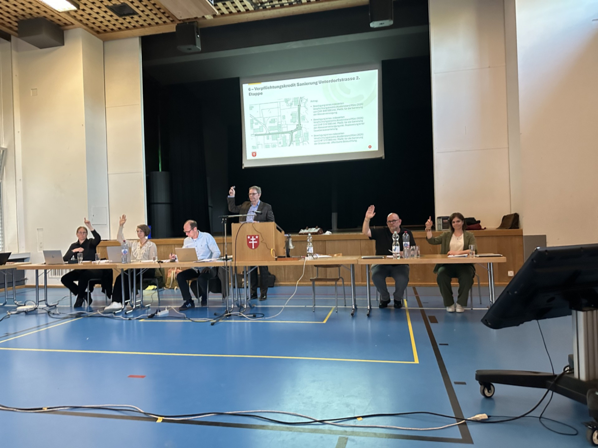 Stetten: An der Sommergmeind sorgten die Rechnung und der undefinierbare Gestank im Dorf für Gesprächsstoff - Das Bild wird blockiert. – Möglicherweise durch einen aktiven Adblocker.