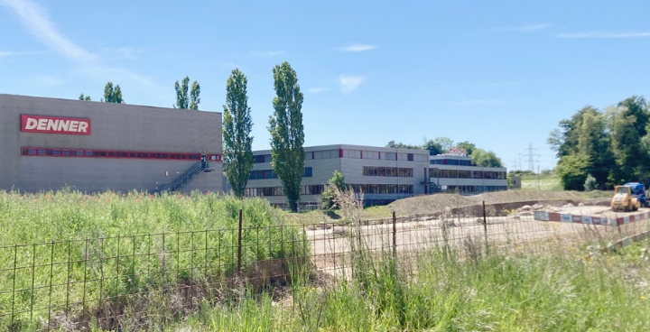 Die ehemalige Kiesgrube Steiacher an der Industriestrasse. Sie wird aufgefüllt und soll im Sinne ökologischen Ausgleichs bepflanzt werden. Foto: mbe