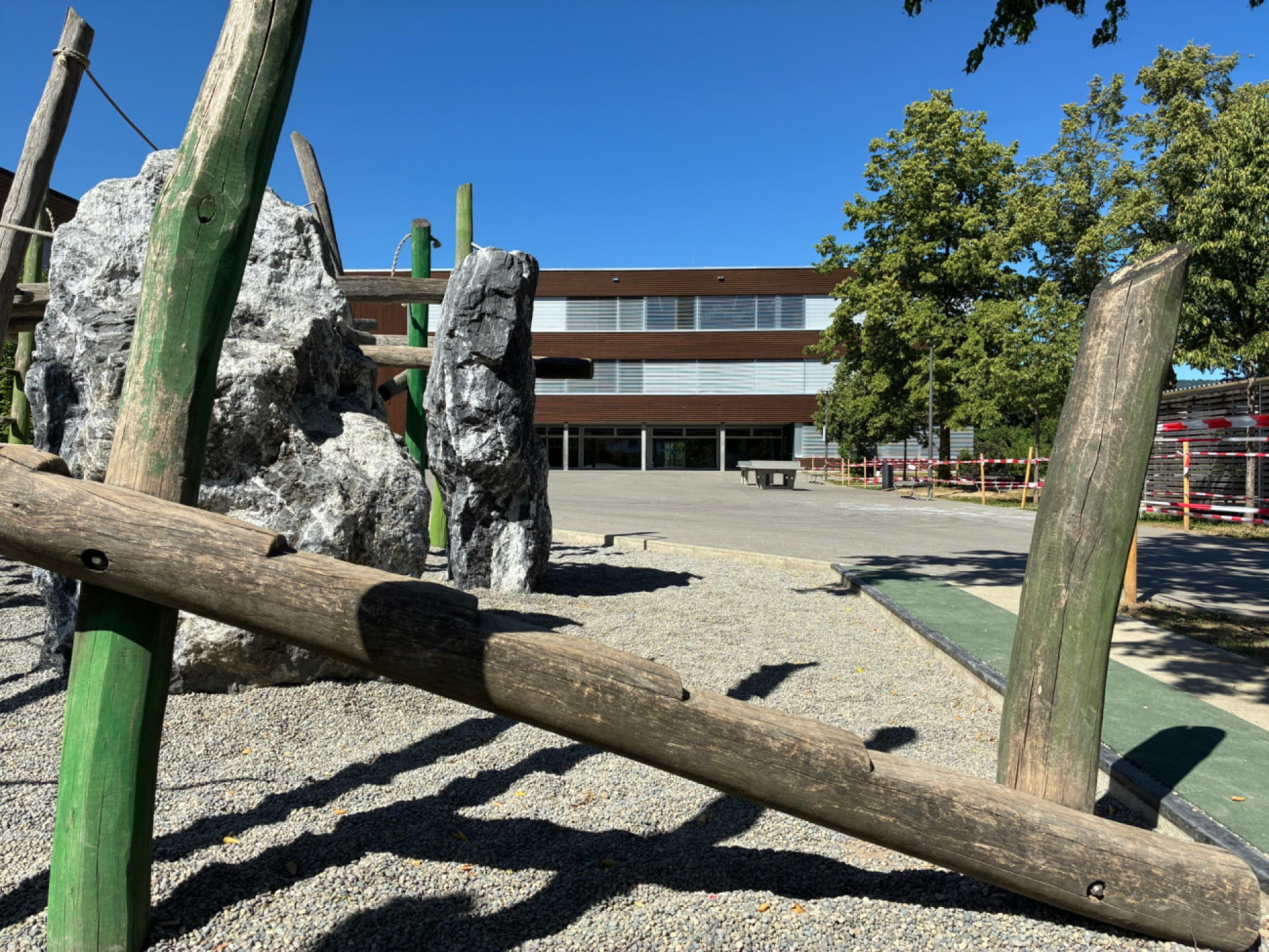 Mellingen: Ein Randständiger belästigte am Mittwochnachmittag Kinder bei der Schulanlage Kleine Kreuzzelg - Das Bild wird blockiert. – Möglicherweise durch einen aktiven Adblocker.